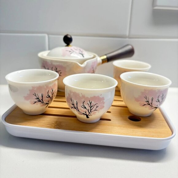 Porcelain Tea Set with Thermochromic Sakura Print - Picture 3 of 10